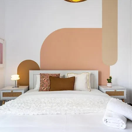 Lunette - Artful 1-br & Balcony In Larnaka