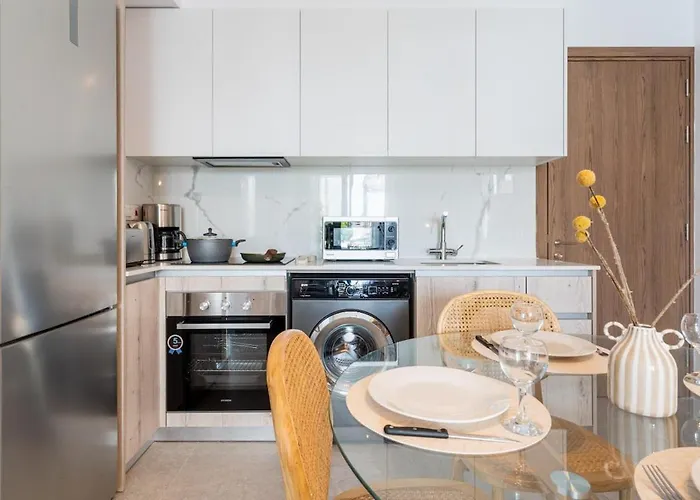 Lunette - Artful 1-br & Balcony In Apartment