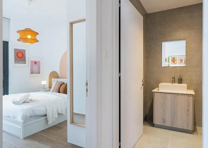 Lunette - Artful 1-br & Balcony In * Larnaka