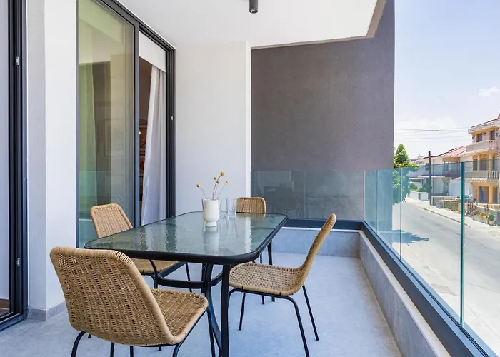 Lunette - Artful 1-br & Balcony In Apartment