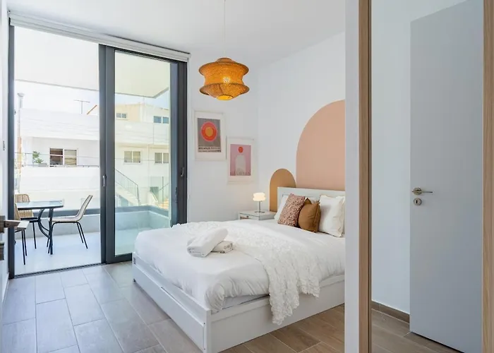 Apartment Lunette - Artful 1-br & Balcony In Larnaka