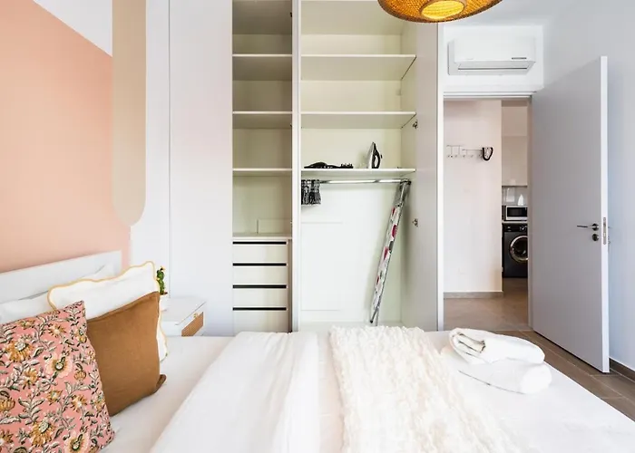 Lunette - Artful 1-br & Balcony In *