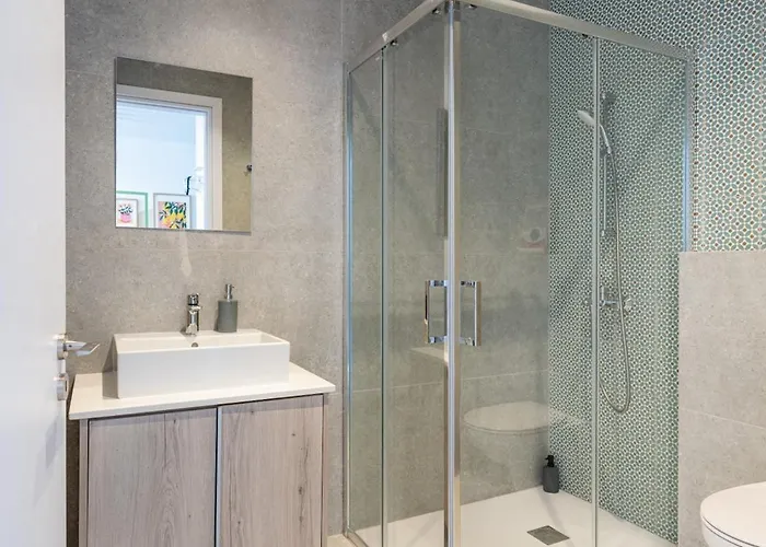 Lunette - Artful 1-br & Balcony In Larnaca