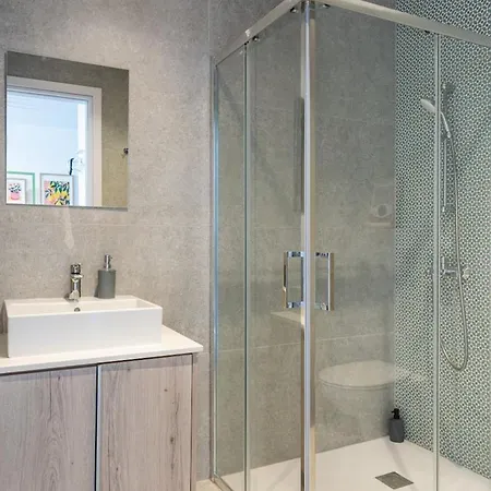 Lunette - Artful 1-br & Balcony In Larnaca