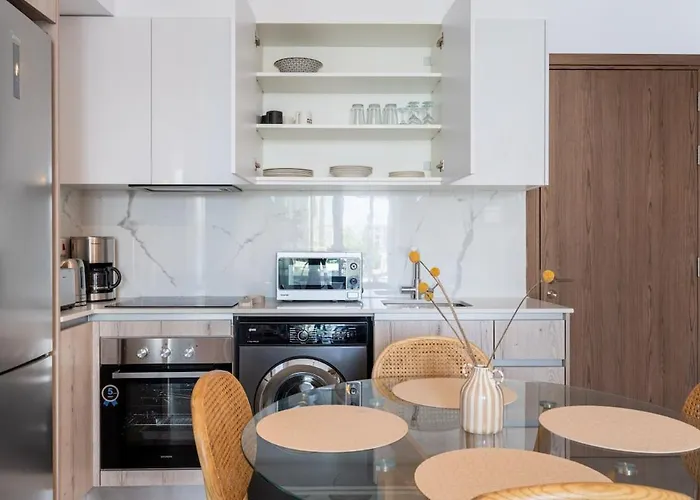 Lunette - Artful 1-br & Balcony In *