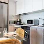 Lunette - Artful 1-br & Balcony In *