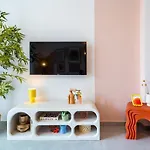 Lunette - Artful 1-br & Balcony In Apartmán