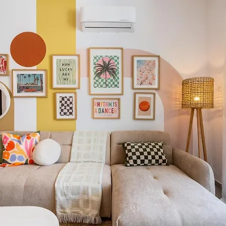 Apartment Lunette - Artful 1-Br Apartment & Balcony In Larnaca *